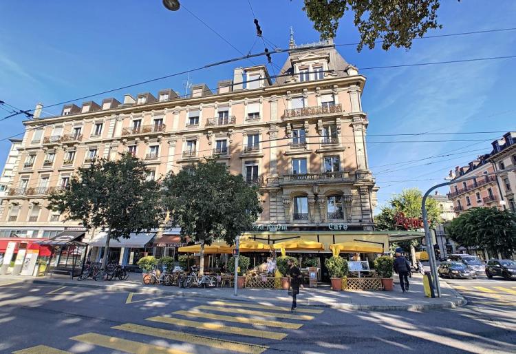Bureaux situés au 1er étage