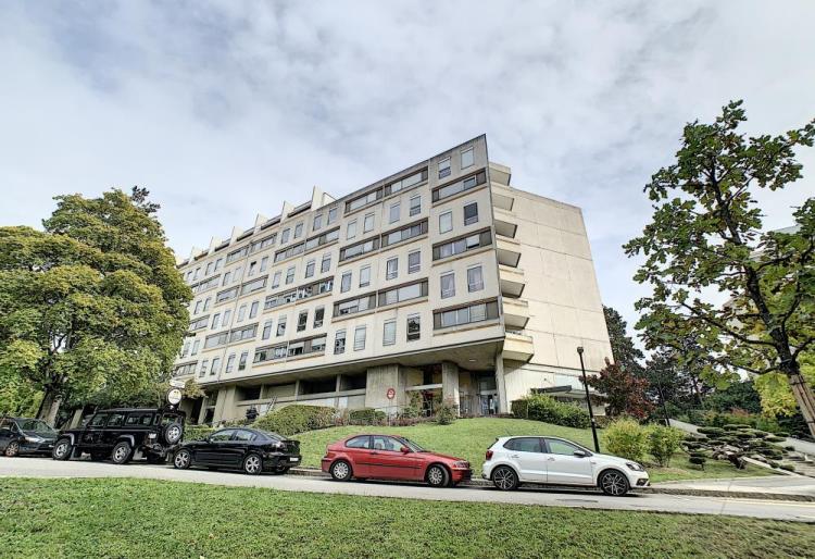 place de parc intérieure no 5 au 1er sous-sol