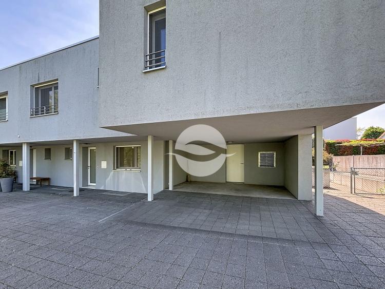Villa jumelle moderne de 8 pièces