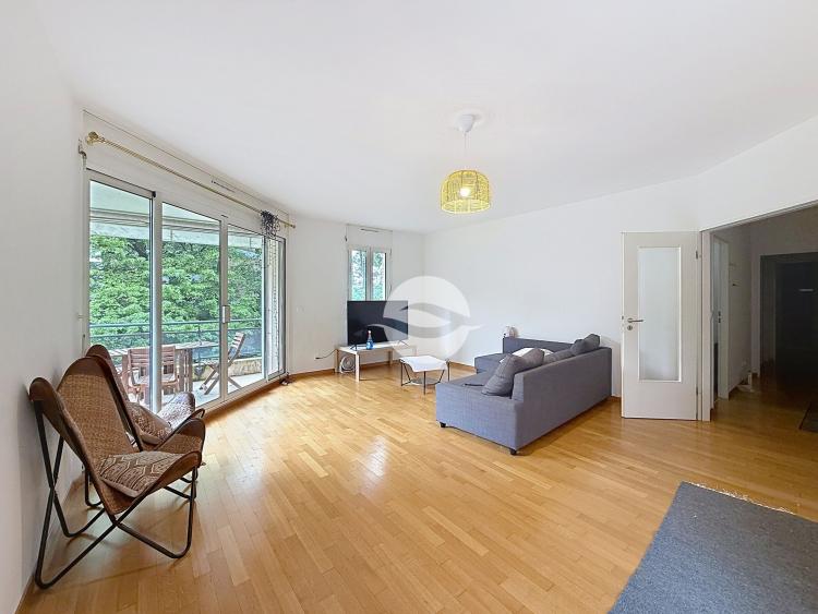 Bel appartement spacieux de 5 pièces, proche de l'Ecole Internationale