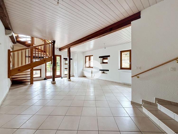 Maison mitoyenne de 5.5 pièces dans vieux corps de ferme rénové avec terrasse et jardin