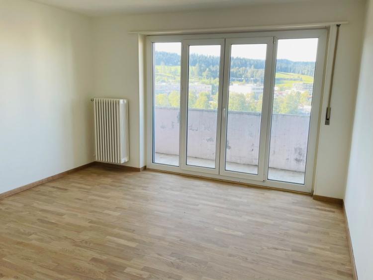 LUMINEUX ! APPARTEMENT DE 3 PIECES SITUE AU 5EME ETAGE AVEC BALCON