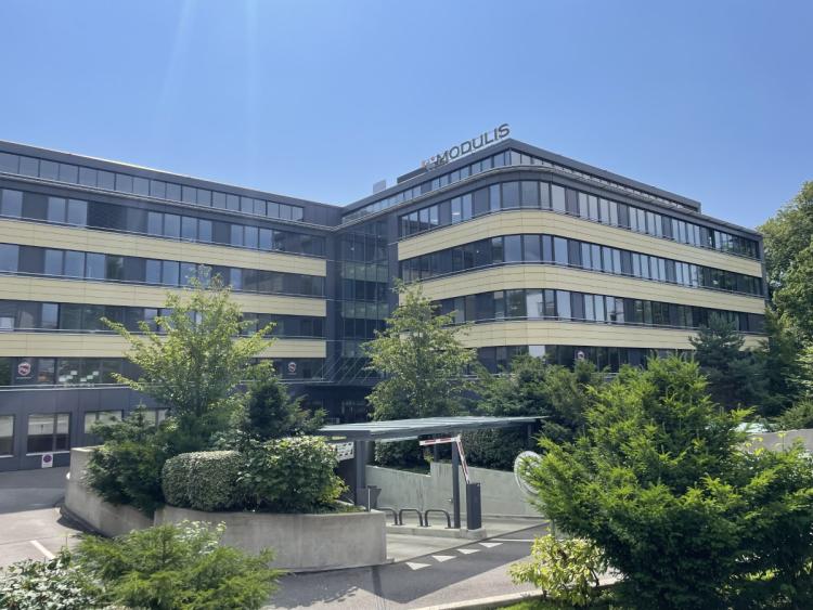 Places de parking en sous-sol.