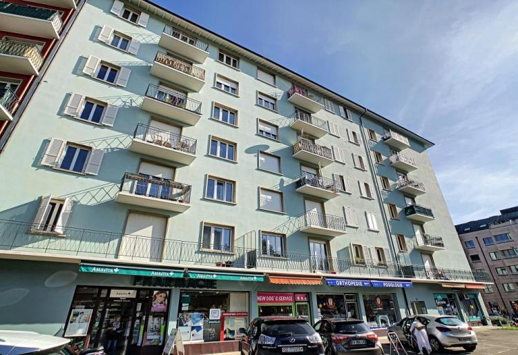 Place de parking extérieur