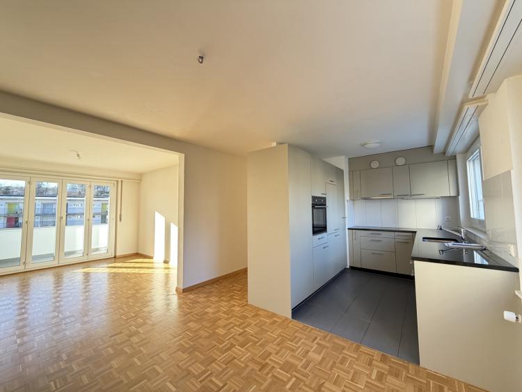 Bel appartement spacieux de 4.5 pièces au 3ème étage à Fribourg