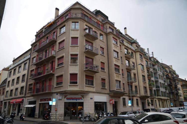 Appartement traversant de 4.5 pièces, environ 94 m2, au 7ème et dernier étage. Deux terrasses.